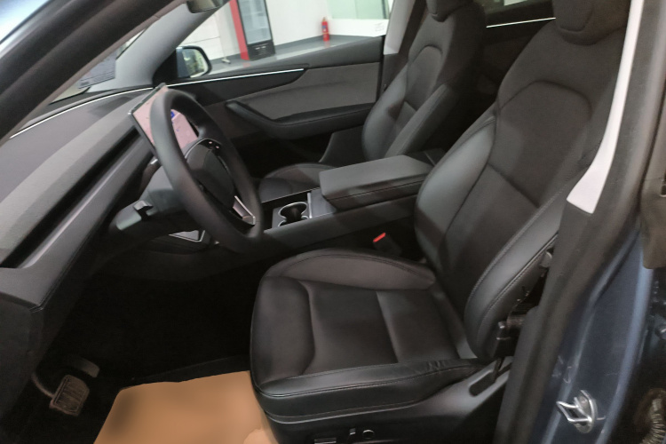 Tesla Model Y 2025 #15 Tesla Model Y 2025 car image #15