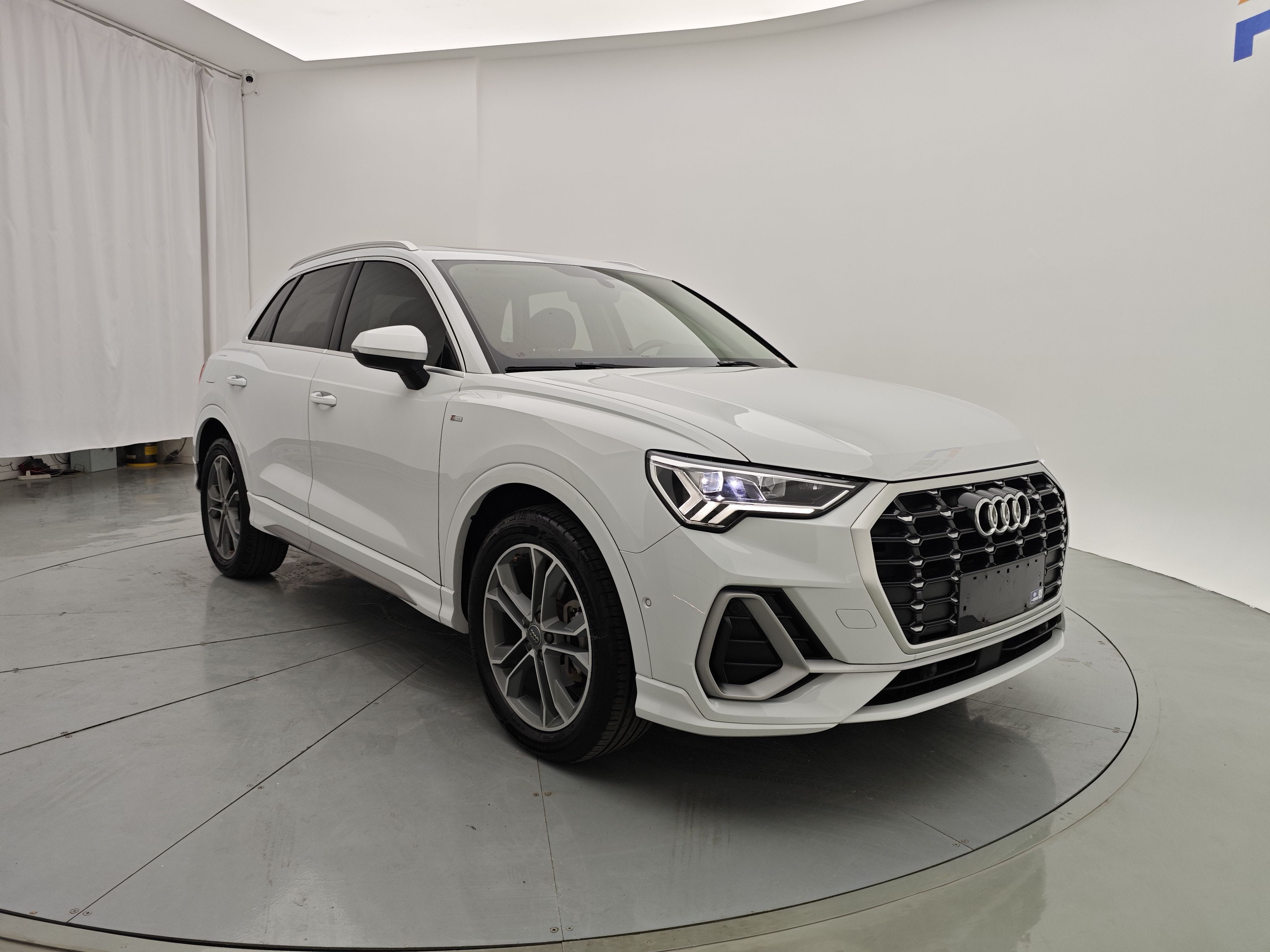 Audi Q3 2021 imagen de coche #3