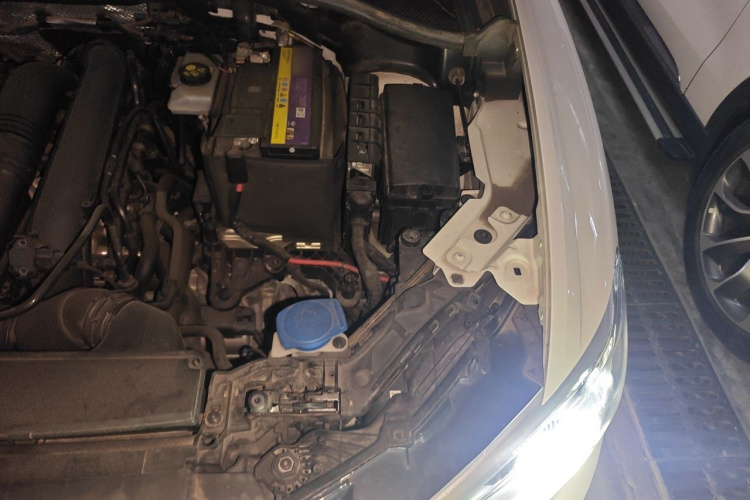 Audi Q3 2021 car image #25