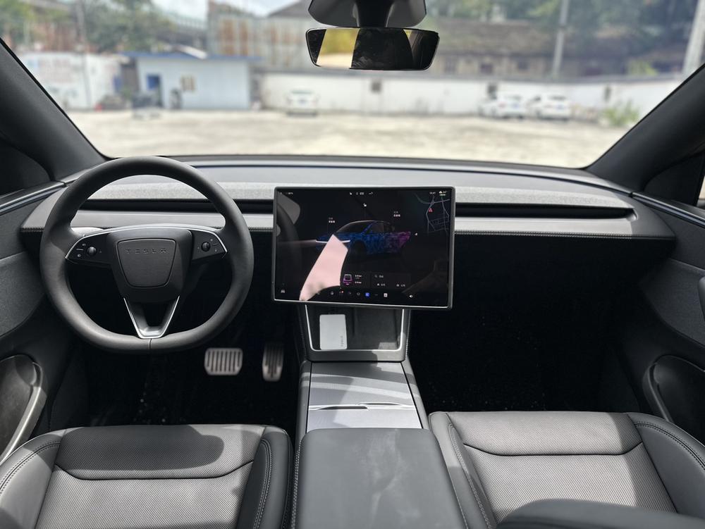 Tesla Model Y 2026 #6 Tesla Model Y 2026 car image #6