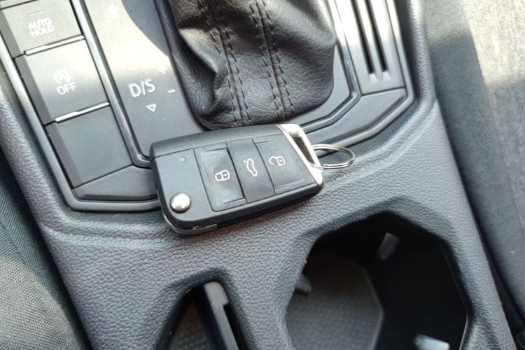 Volkswagen Lavida 2018 car image #9