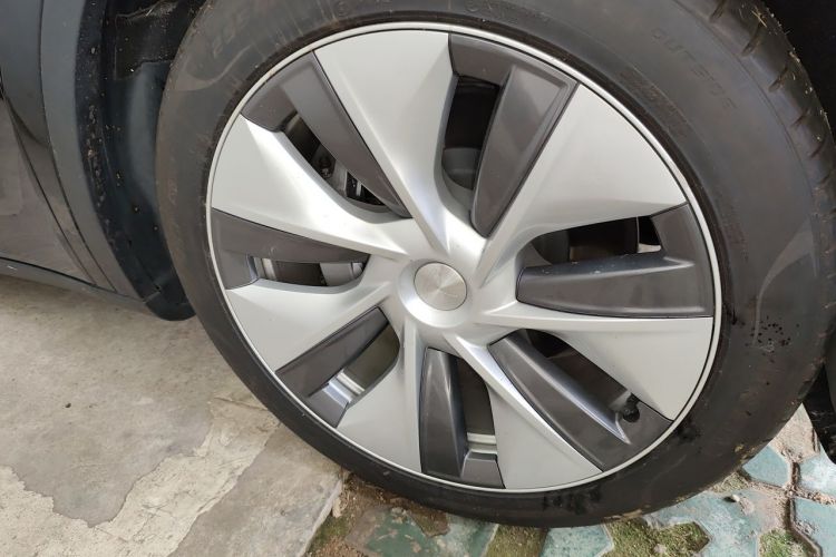 Tesla Model Y 2022 car image #9