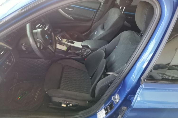 BMW 3 Series 2018 car image #15