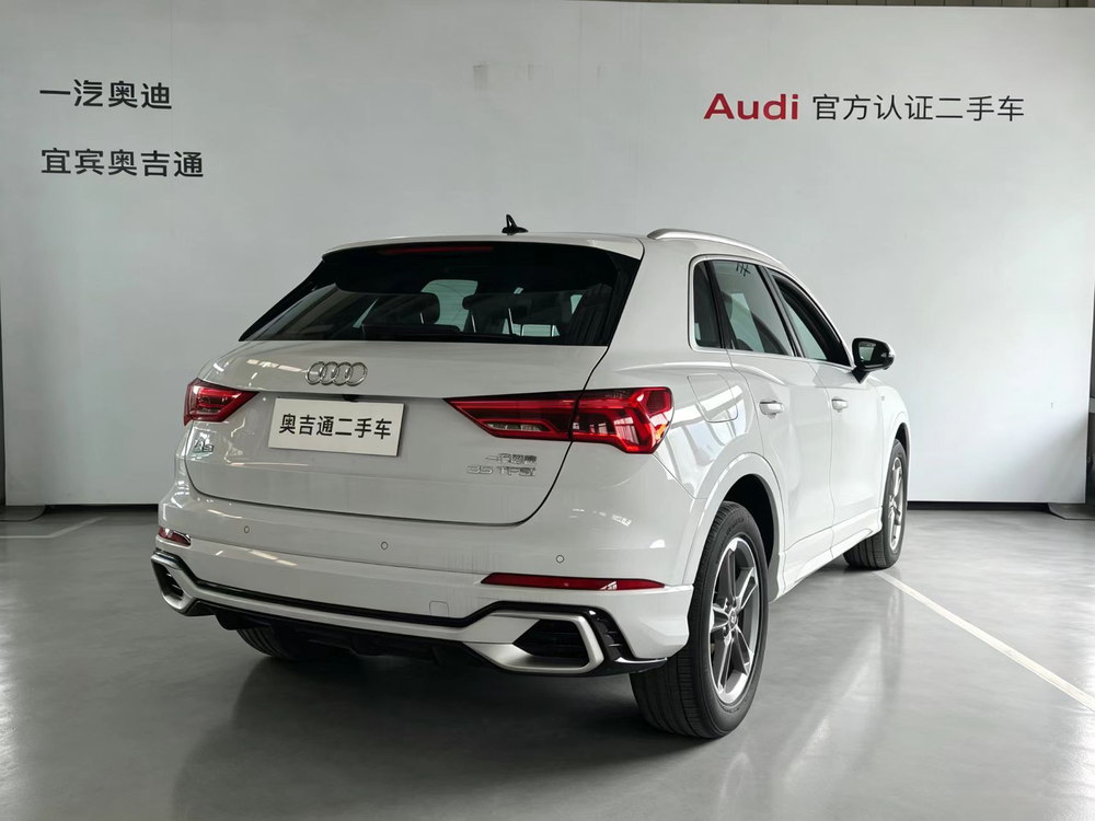 Audi Q3 2023 car image #4