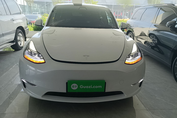Tesla Model Y 2023 car image #3