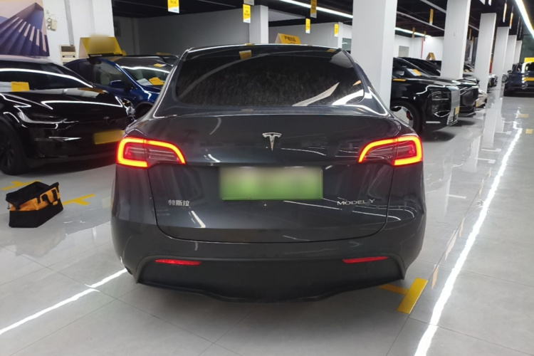 Tesla Model Y 2023 #6 Tesla Model Y 2023 car image #6