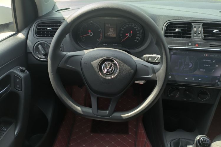 Volkswagen Polo 2017 car image #11