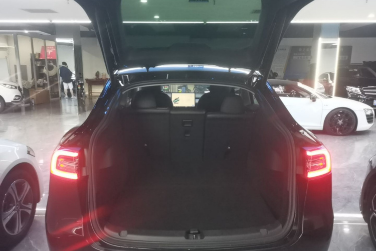 Tesla Model Y 2022 car image #21