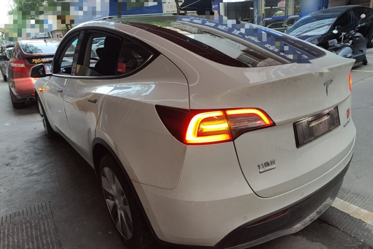 Tesla Model Y 2022 #5 Tesla Model Y 2022 car image #5