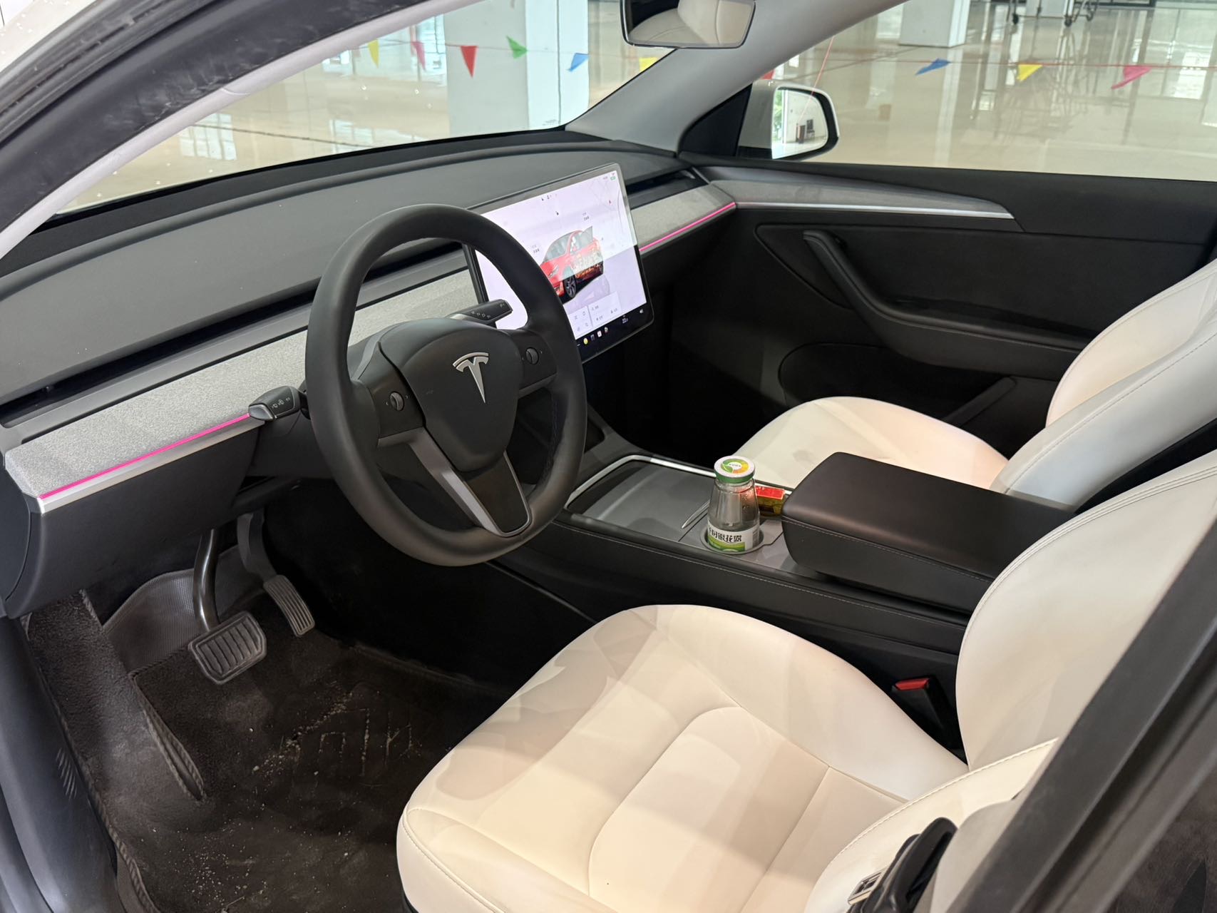 Tesla Model Y 2023 #4 Tesla Model Y 2023 car image #4