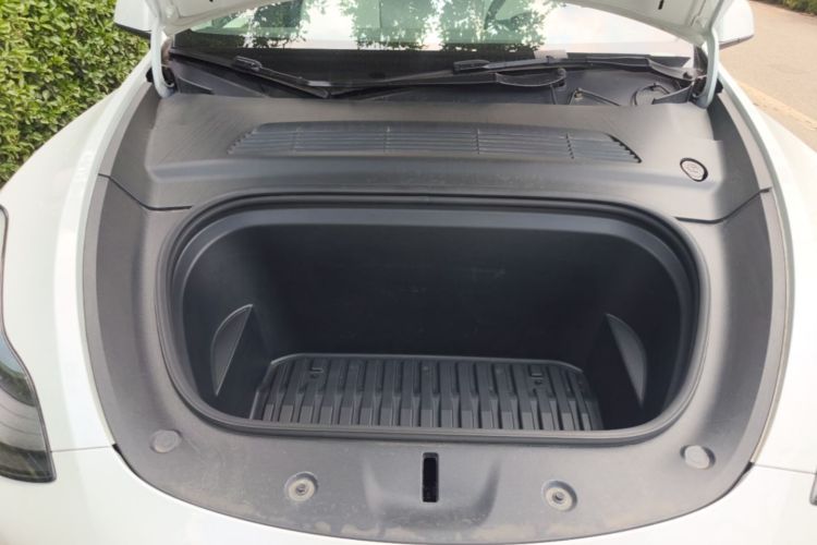 Tesla Model Y 2022 car image #20