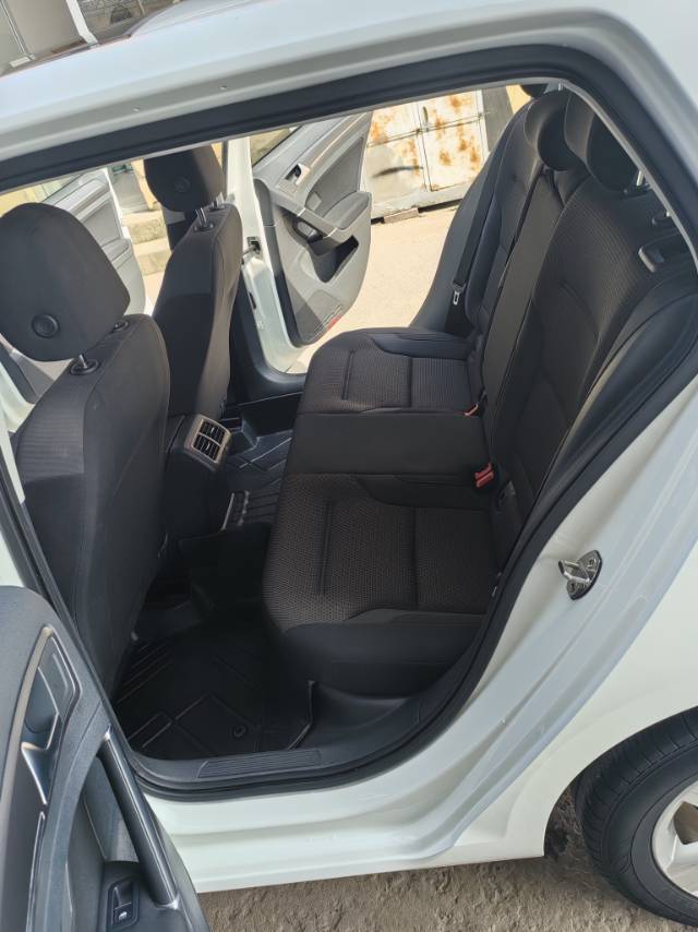Volkswagen Golf 2017 car image #9