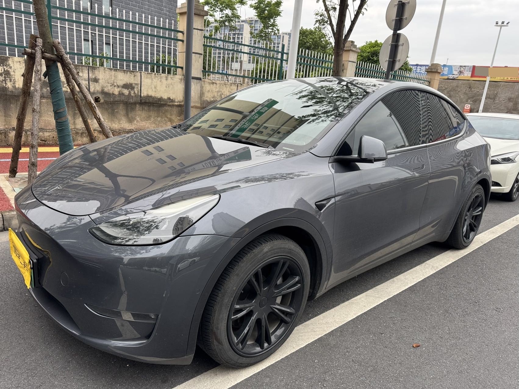 Tesla Model Y 2022 Tesla Model Y 2022 car image