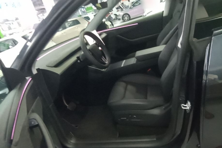 Tesla Model Y 2025 #15 Tesla Model Y 2025 car image #15