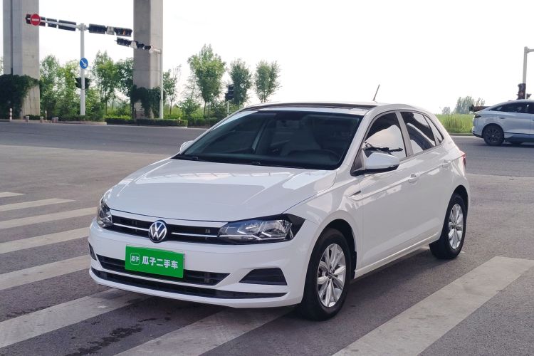 Volkswagen Polo 2021 car image #2