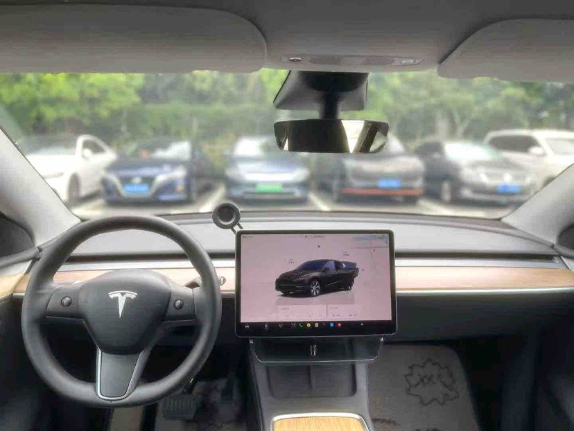 Tesla Model Y 2023 immagine di auto #3