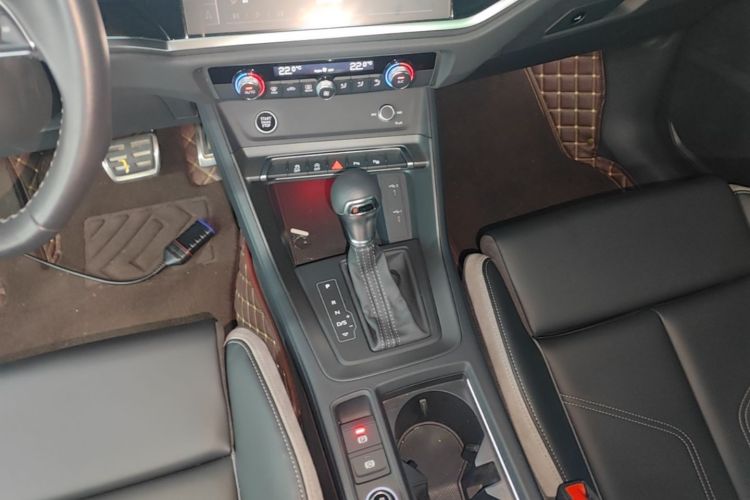Audi Q3 2024 car image #18
