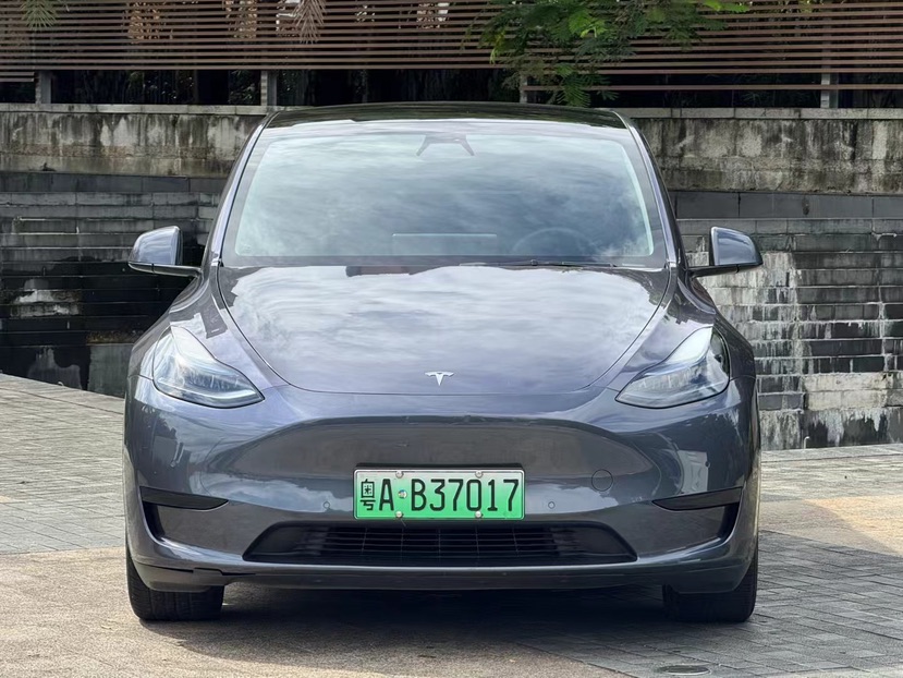 Tesla Model Y 2022 car image #2