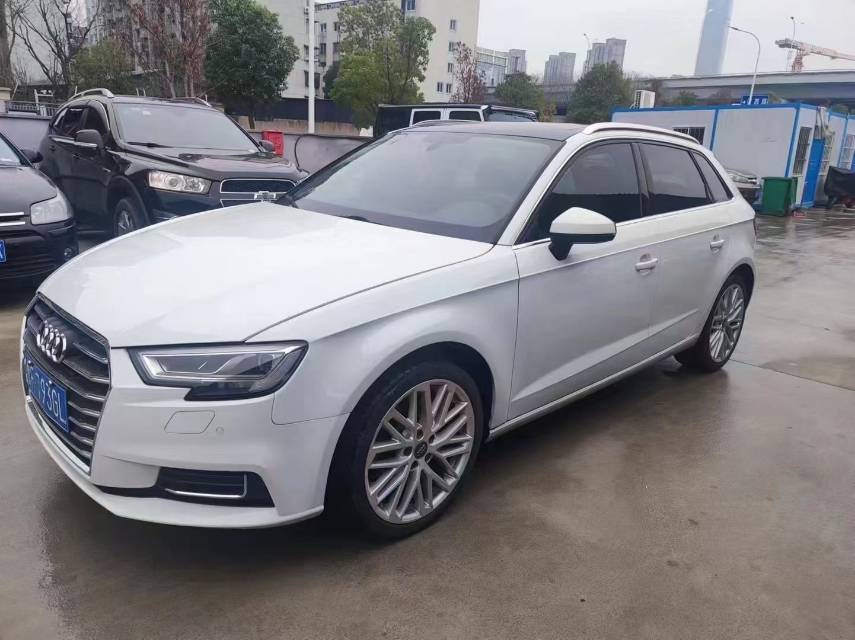 2020 immagine di auto 