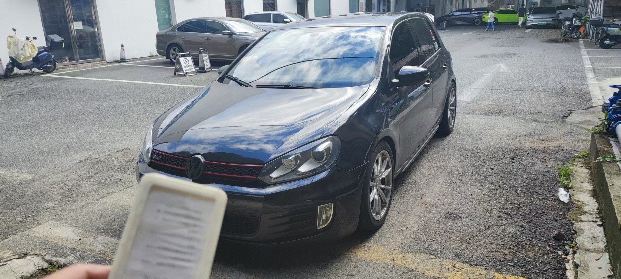 Volkswagen GolfGTI 2011 car image 
