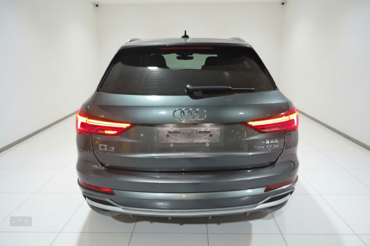 Audi Q3 2022 car image #6