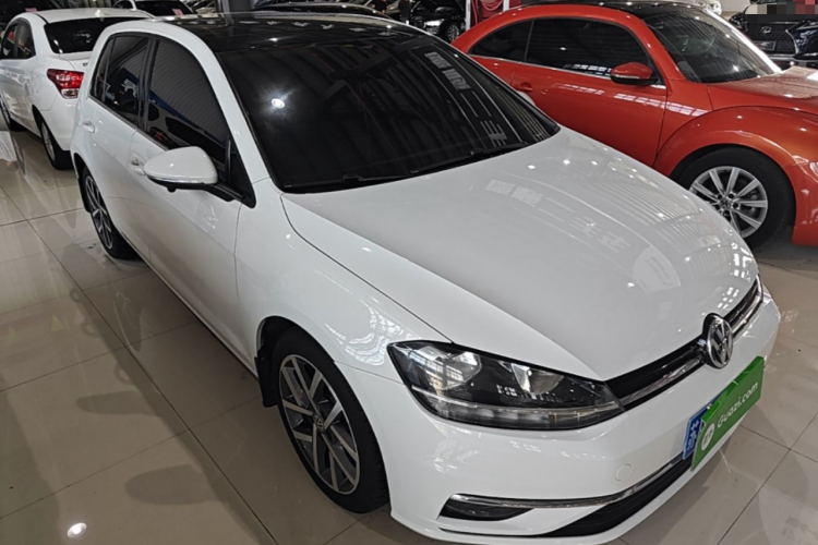 Volkswagen Golf 2020 car image #4
