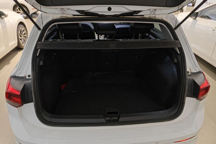 Volkswagen Golf 2024 car image #19
