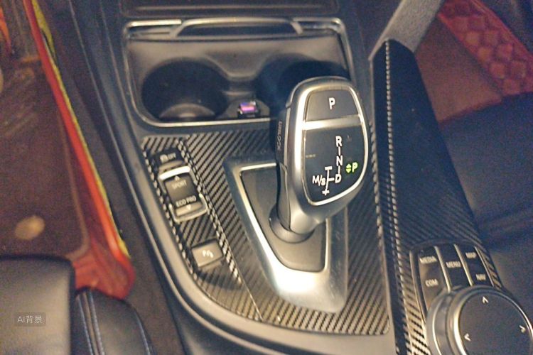 BMW 3 Series 2019 car image #16
