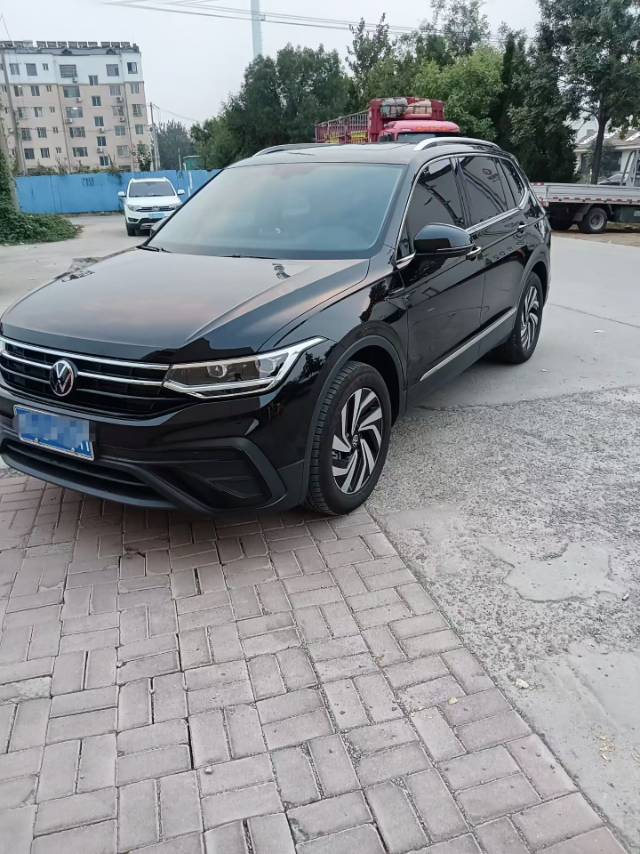 Volkswagen Tiguan L 2026 #4 Volkswagen Tiguan L 2026 car image #4