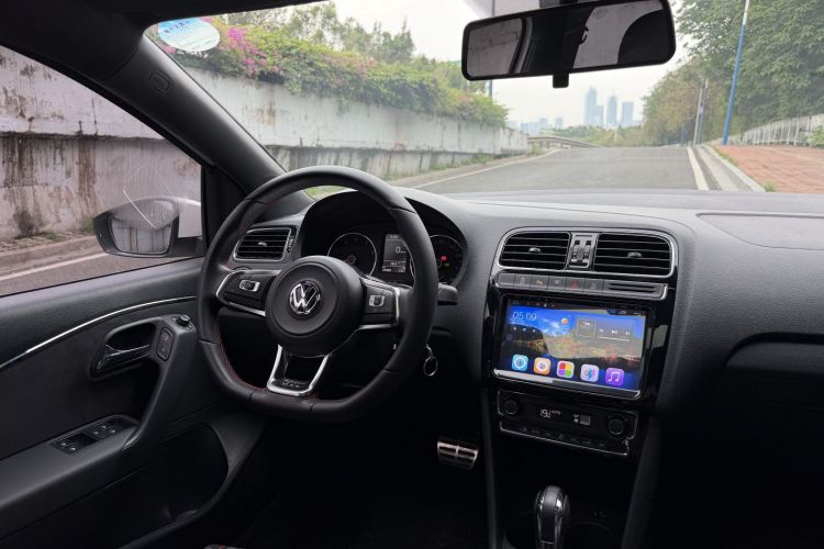 Volkswagen Polo 2016 car image #15