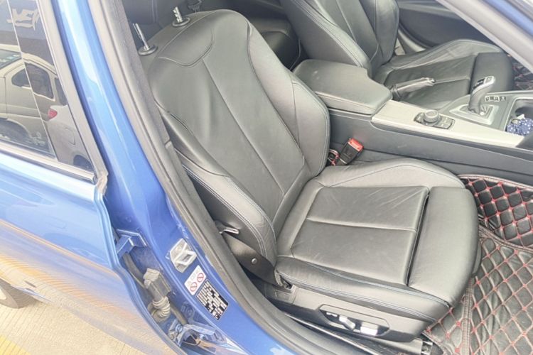 BMW 3 Series 2018 car image #24
