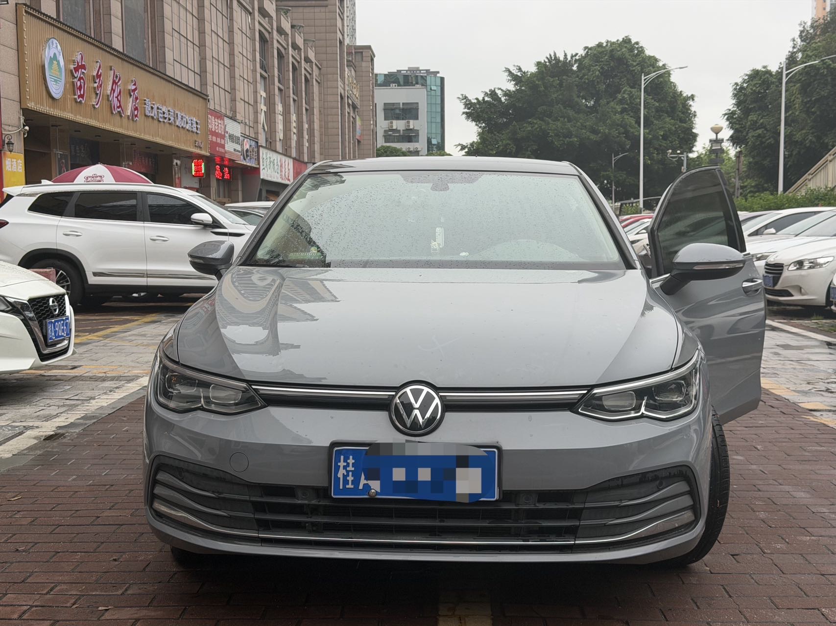 Volkswagen Golf 2022 car image #2