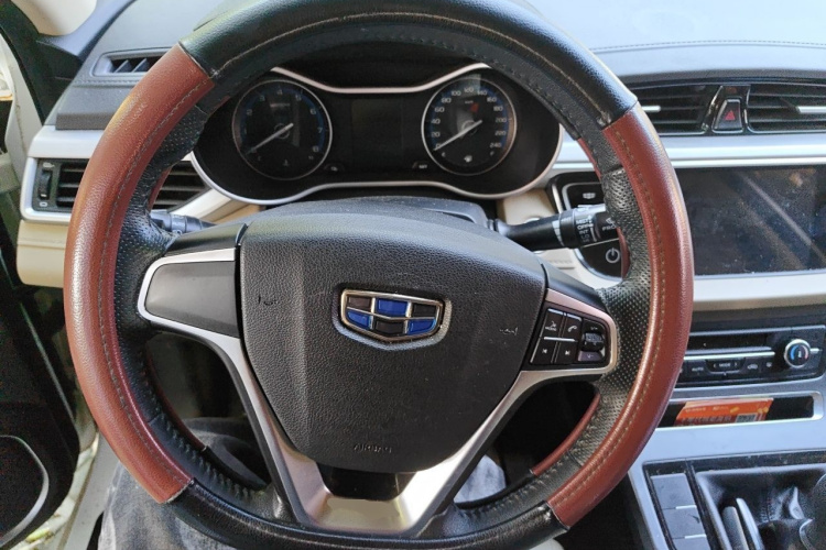 GEELY Emgrand 2019 car image #11