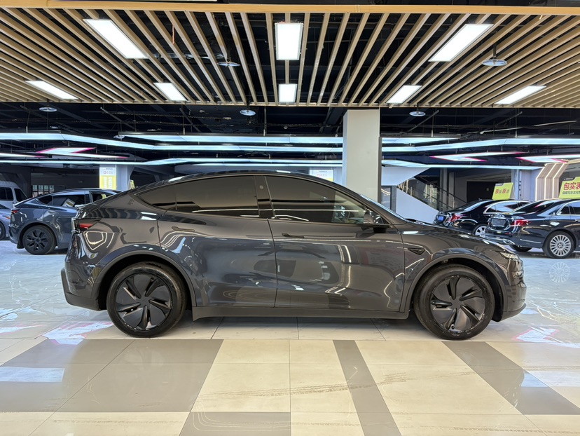 Tesla Model Y 2025 #6 Tesla Model Y 2025 immagine di auto #6
