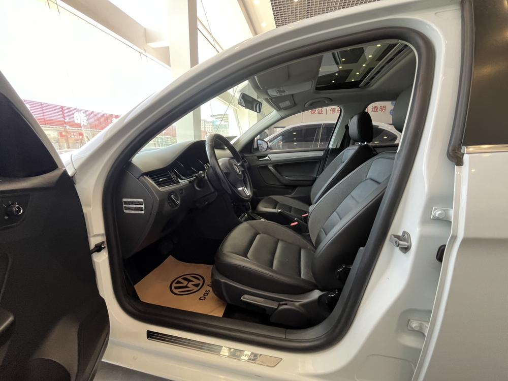 Volkswagen Bora 2015 car image #9