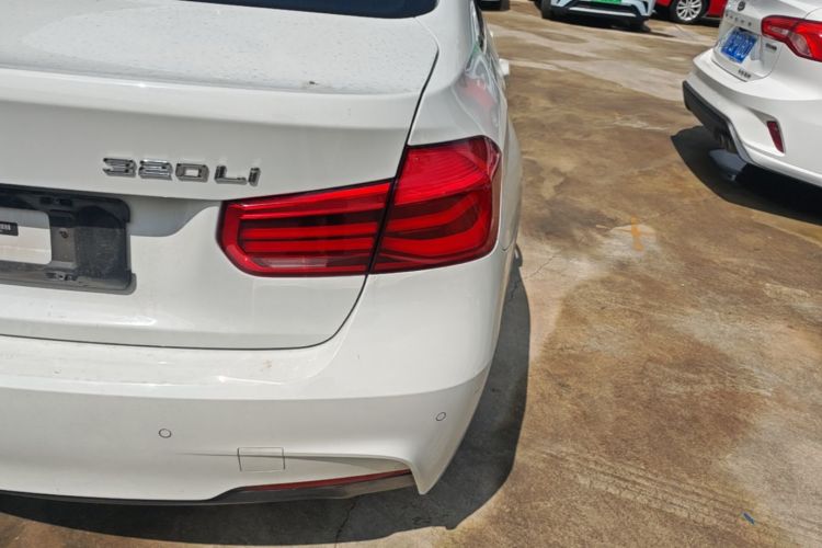 BMW 3 Series 2018 #8 BMW 3 Series 2018 car image #8