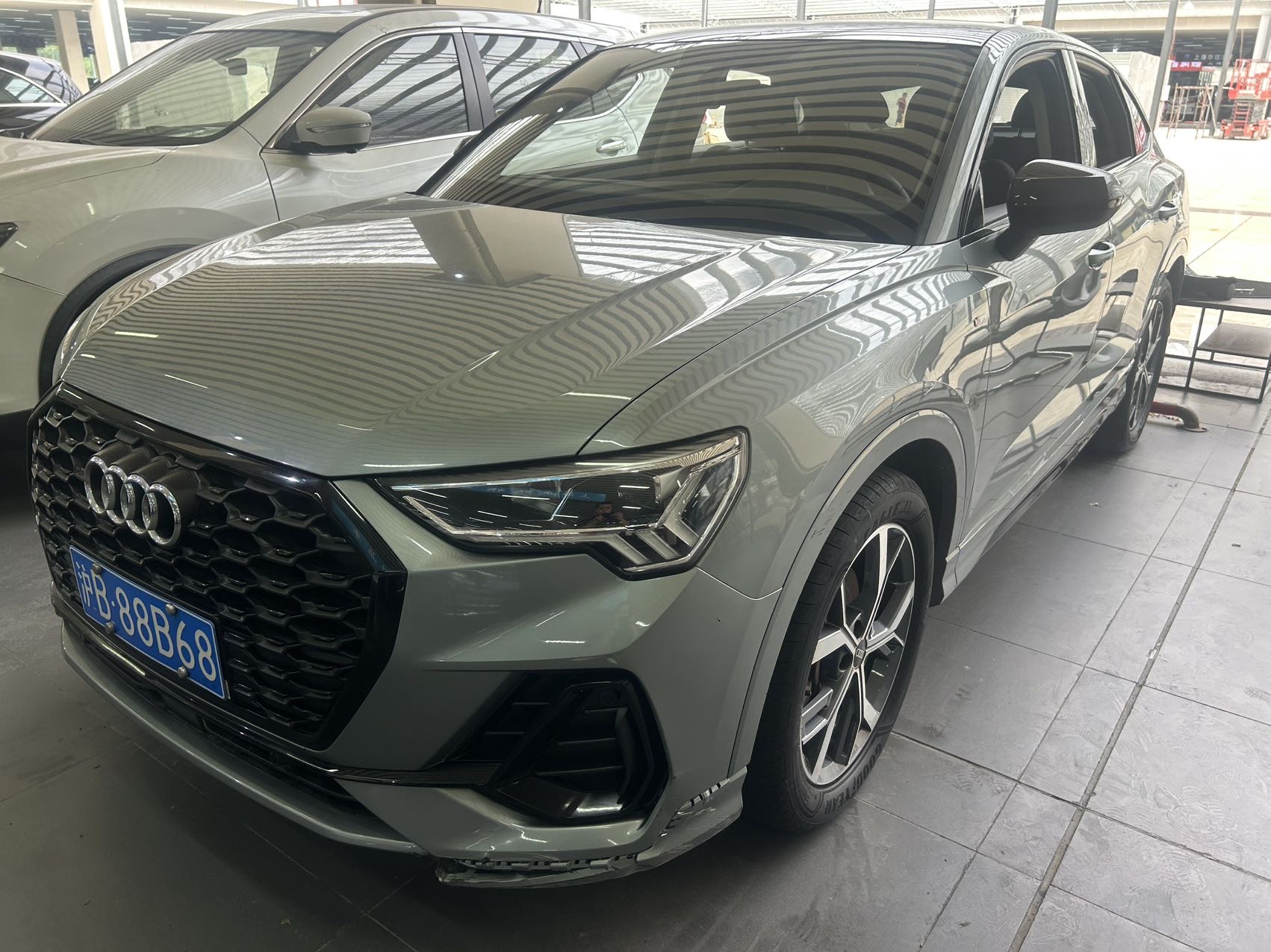Audi Q3 2021 car image 