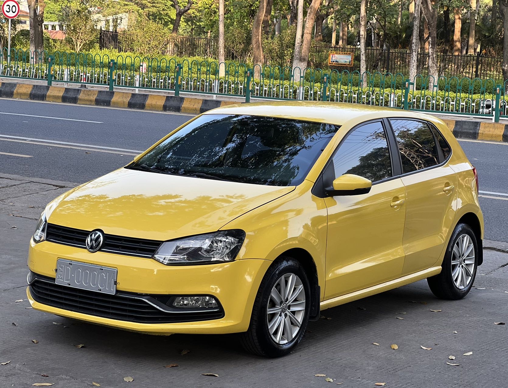 Volkswagen Polo 2014 Volkswagen Polo 2014 car image