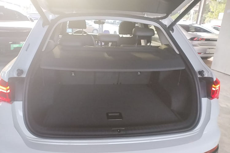 Audi Q3 2023 car image #19
