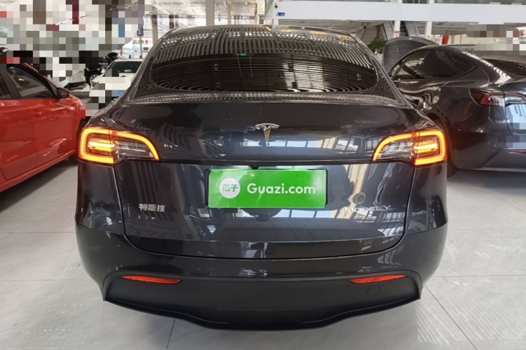 Tesla Model Y 2024 #4 Tesla Model Y 2024 car image #4