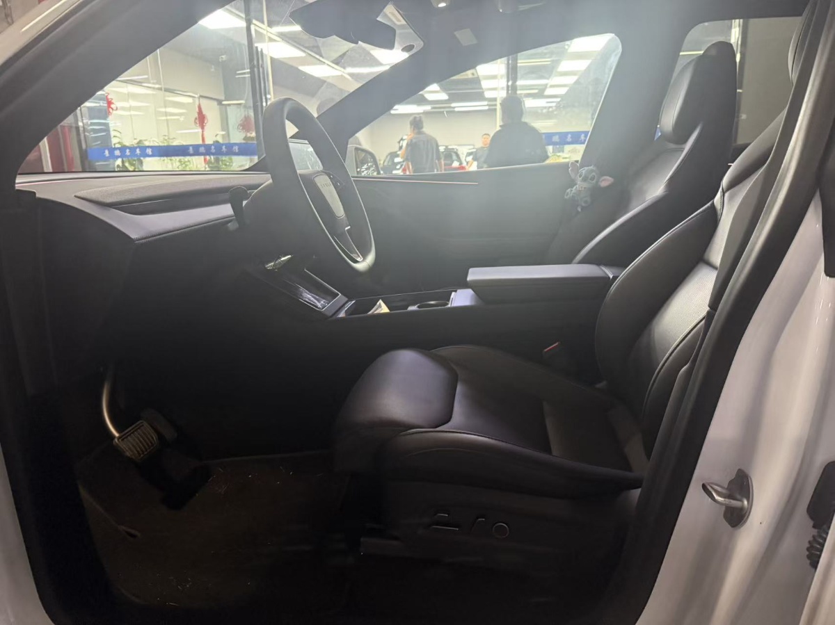 Tesla Model Y L 2026 #3 Tesla Model Y L 2026 imagem de carro #3