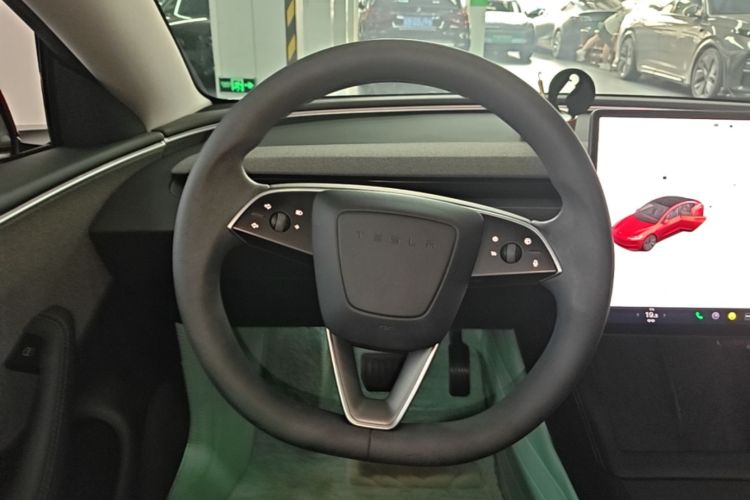 Tesla Model 3 2024 car image #13