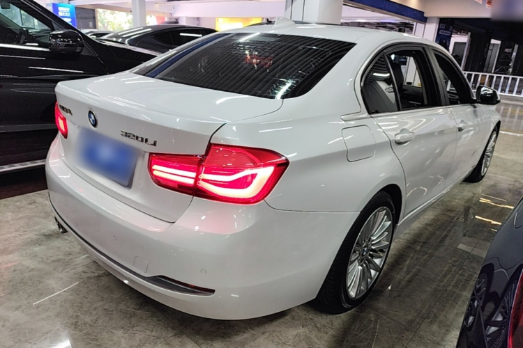 BMW 3 Series 2018 car image #7