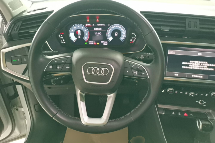 Audi Q3 2022 car image #11