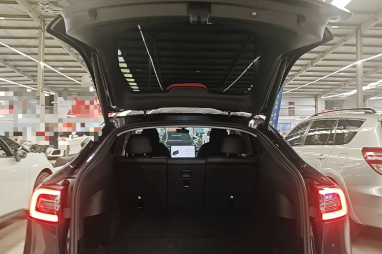 Tesla Model Y 2024 #19 Tesla Model Y 2024 car image #19