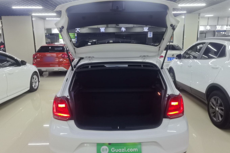 Volkswagen Polo 2018 car image #19