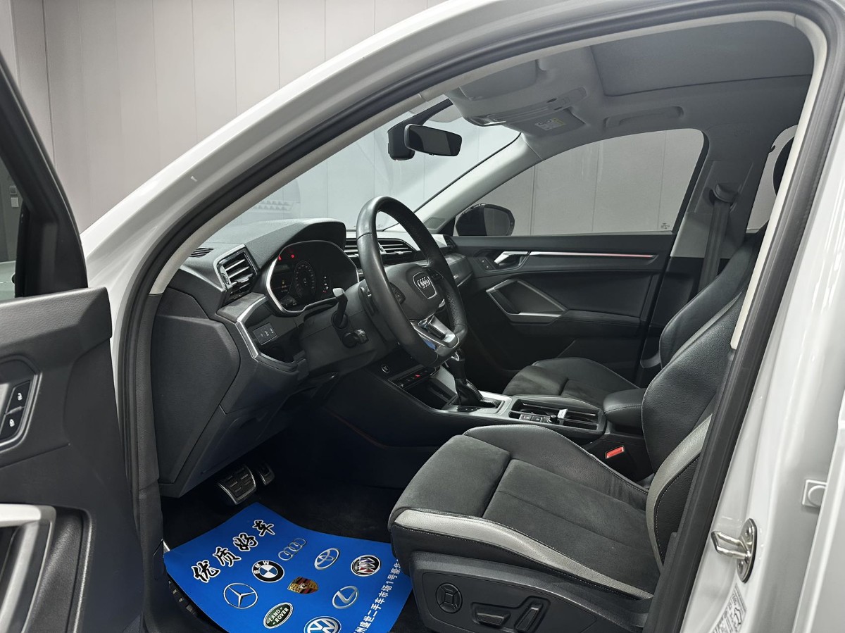 Audi Q3 2023 car image #4