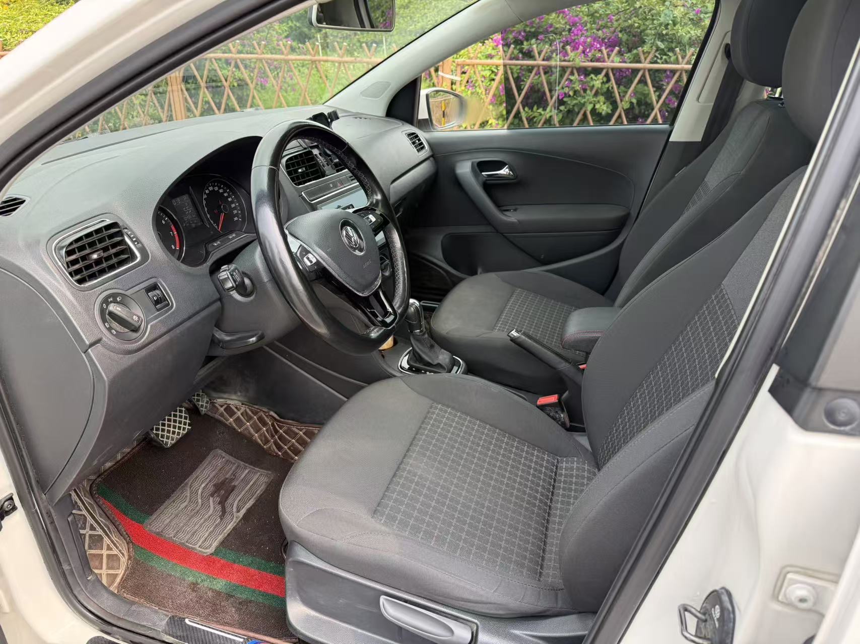 Volkswagen Polo 2017 car image #6