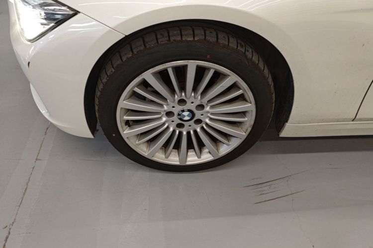 BMW 3 Series 2018 #9 BMW 3 Series 2018 car image #9