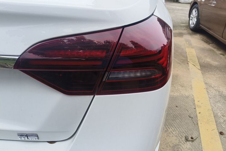 GEELY Emgrand 2021 car image #8